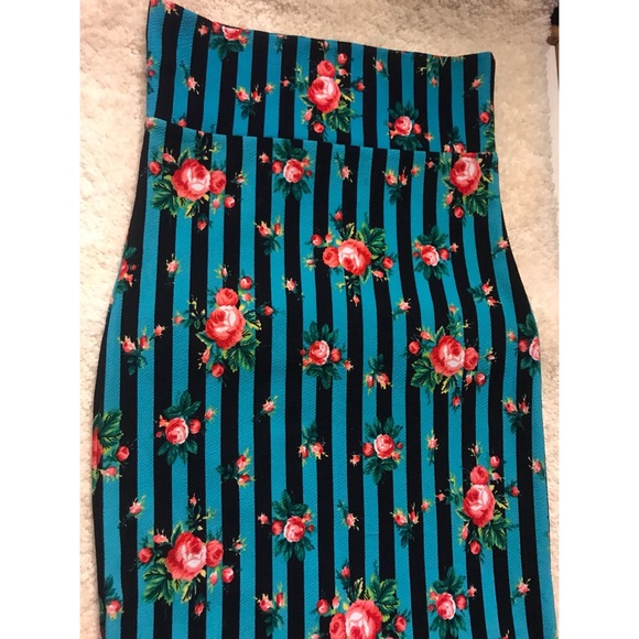 Agnes & Dora Dresses & Skirts - EUC Stretchy Pencil Skirt